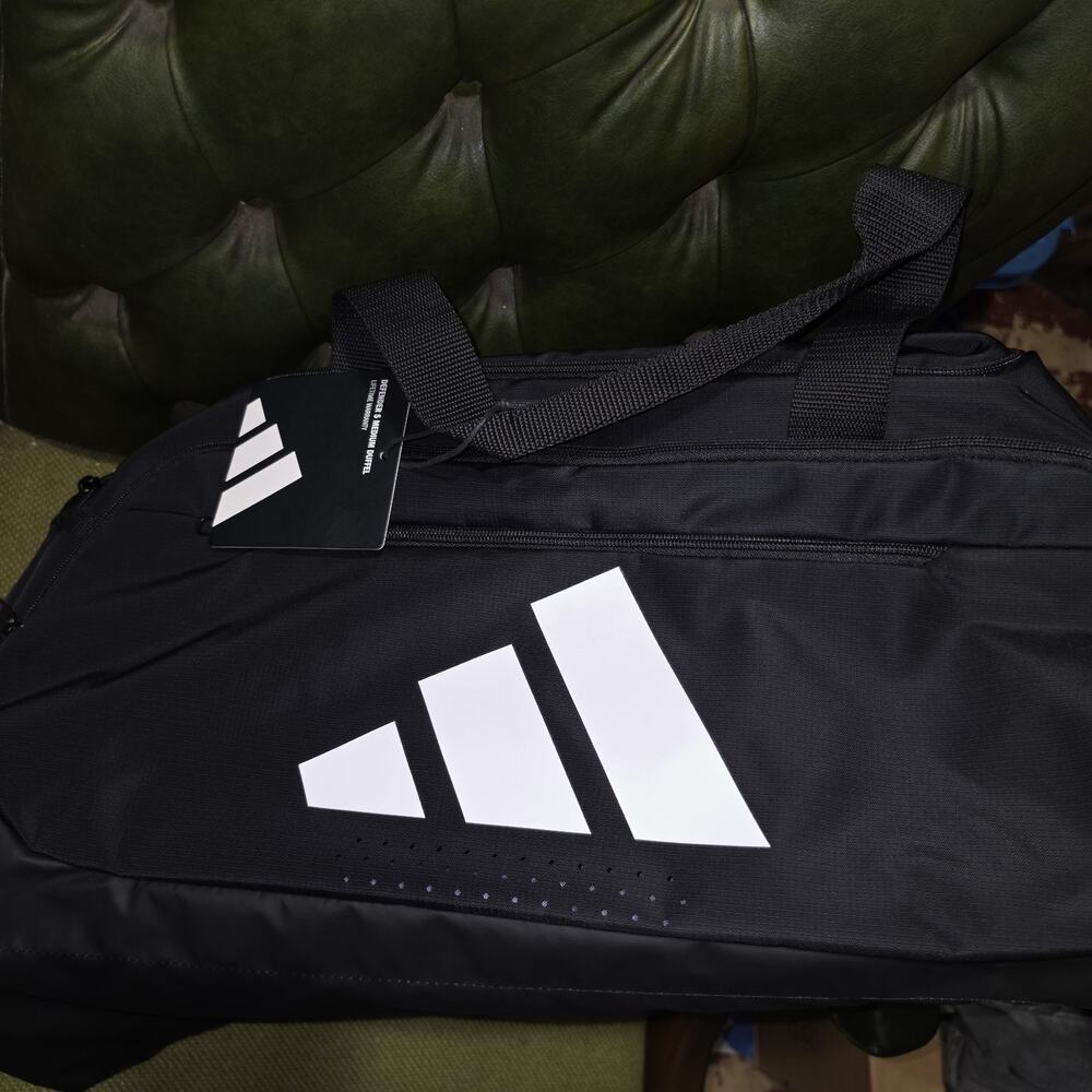 Adidas Defender 5 Medium Duffel Bag NWT vented pocket Shoulder Strap padded base